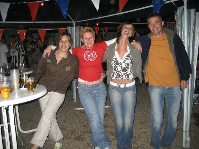 6KAMP 2006 Dorpshuis Vierhouten (Oranje/ijsvereniging)